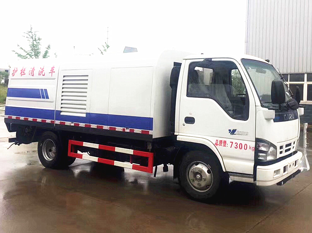 4吨五十铃城市护栏清洗车