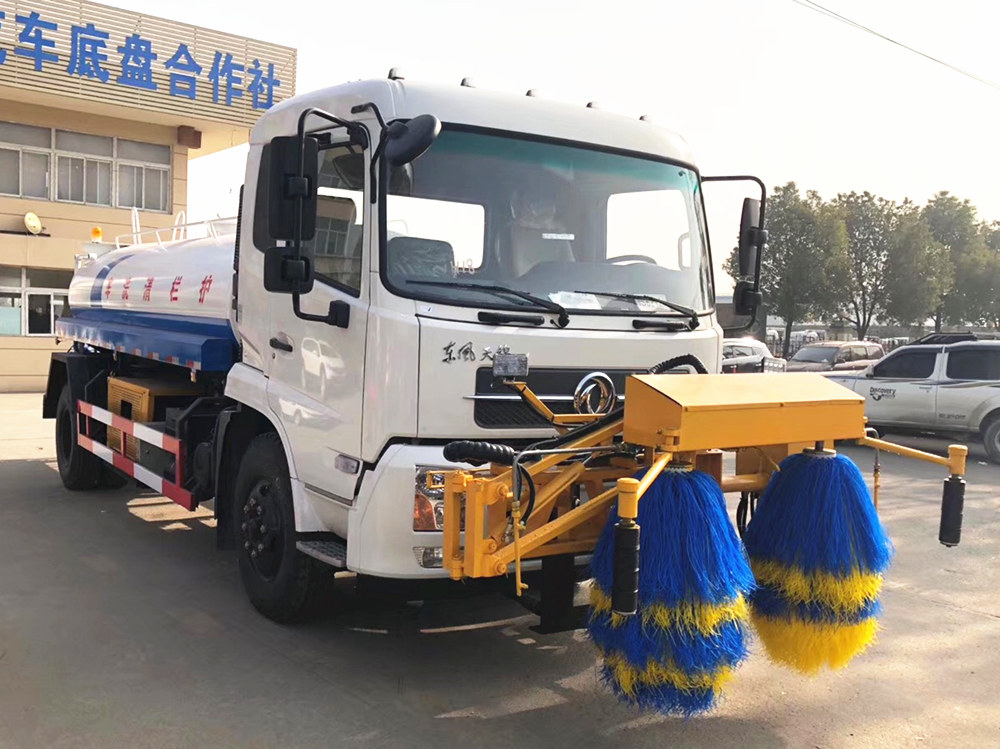 10吨东风天锦高速护栏清洗车