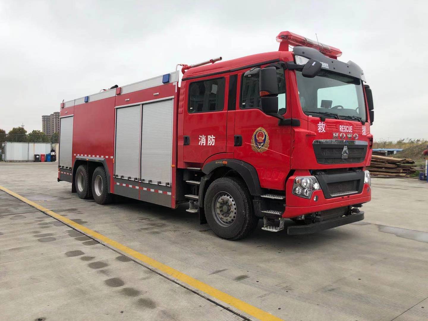 神泉牌LYX5300GXFGP120/H干粉泡沫联用消防车
